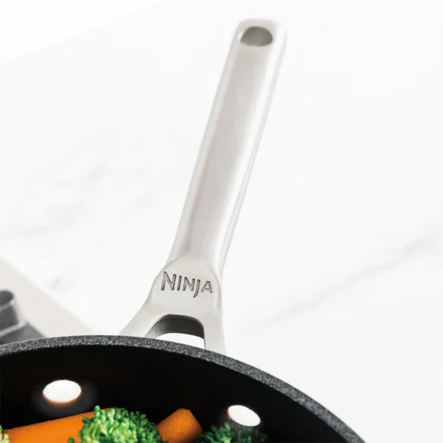 Ninja ZEROSTICK Stackable 5-Piece Pan Set - C55000UK