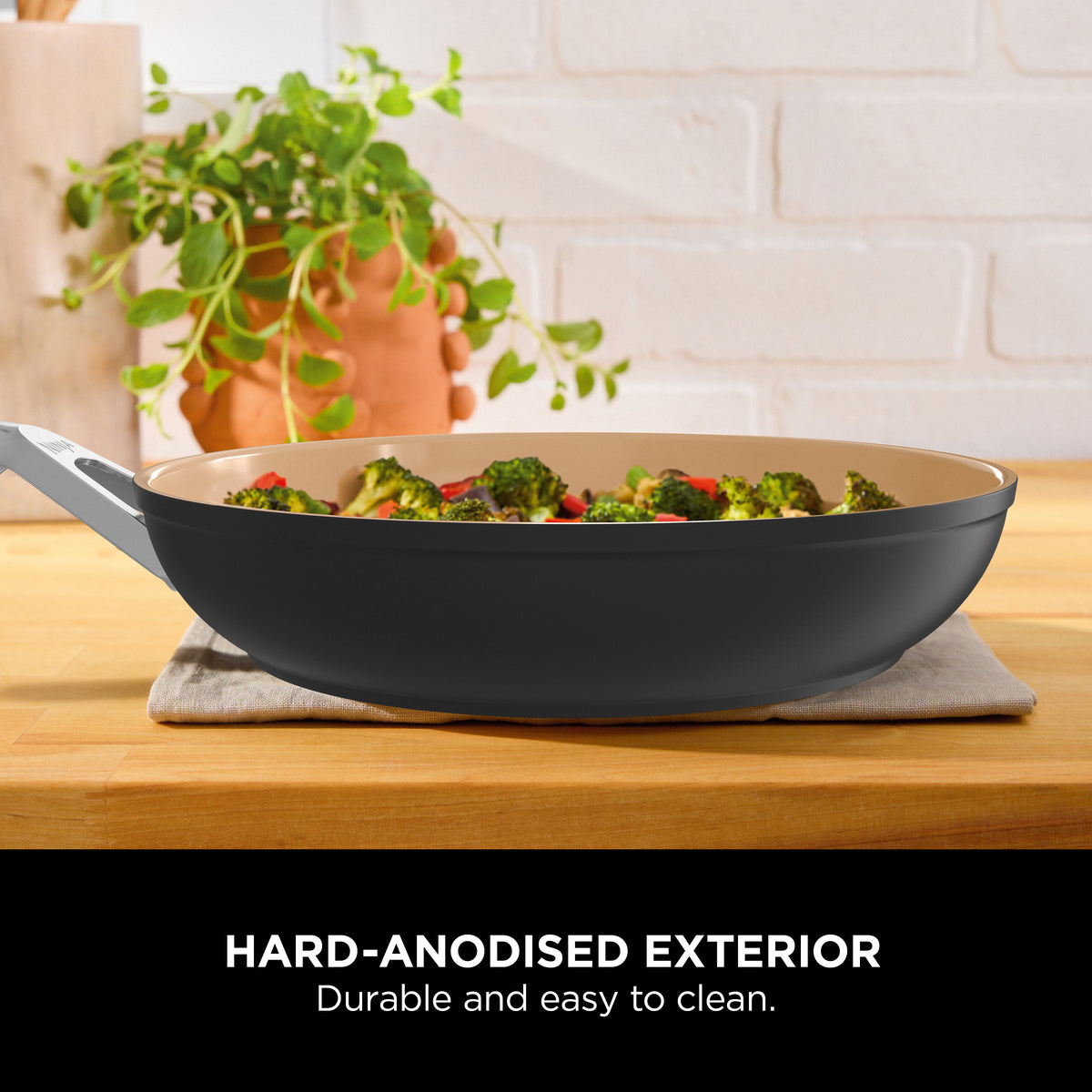 Ninja Extended Life Ceramic 28cm Frying Pan CW90028EUI