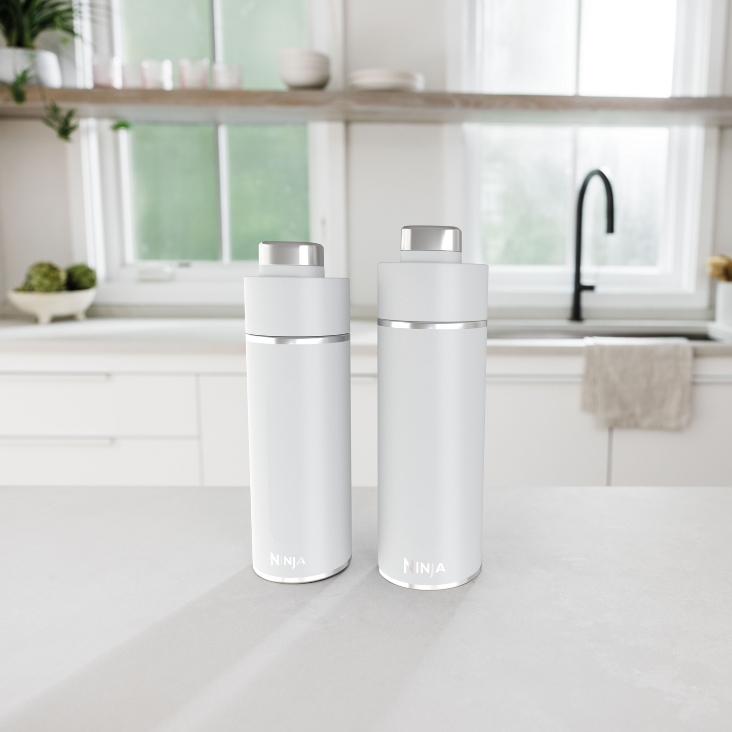 Ninja Thirsti 530 ml Travel Bottle – White DW1801EUUKWH