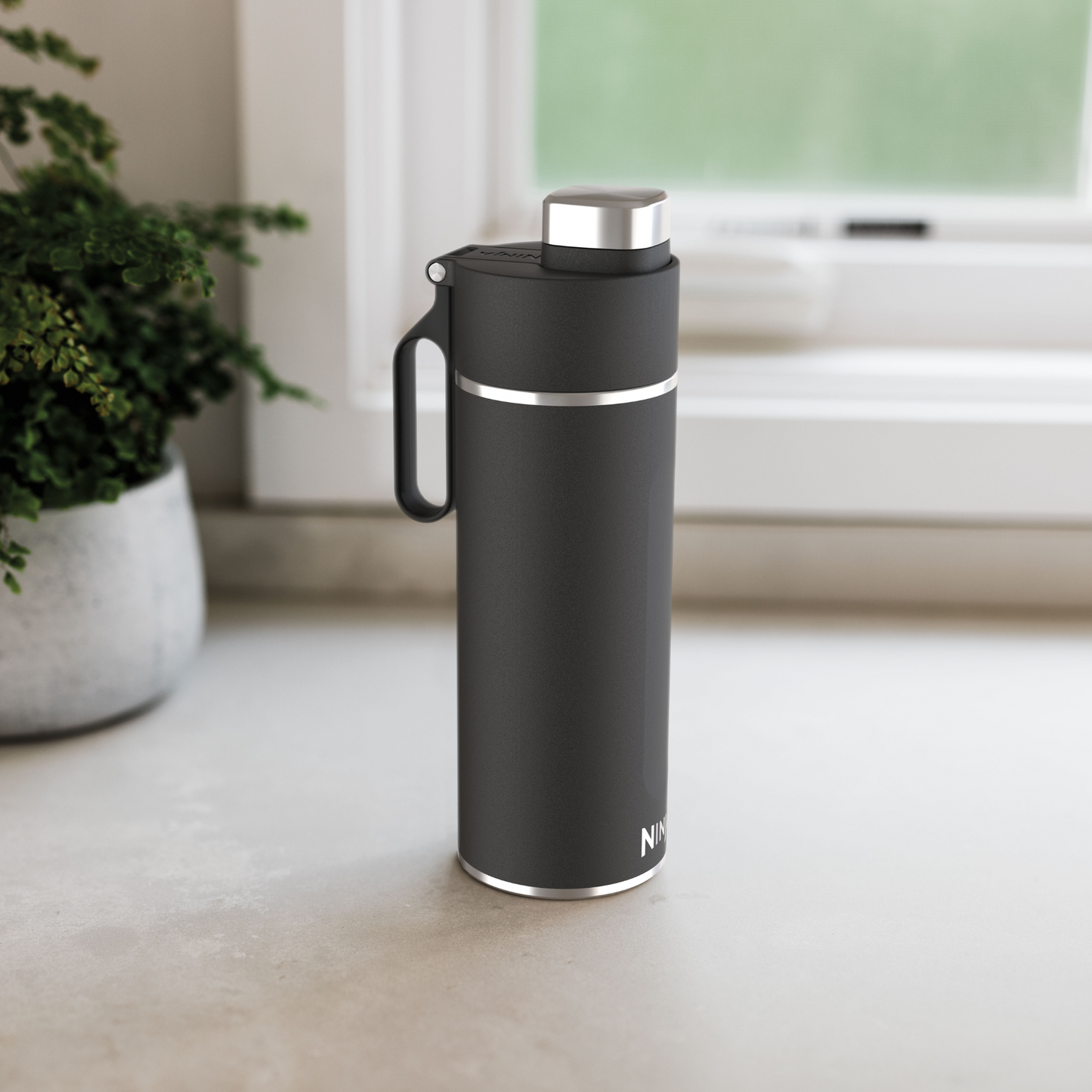 Ninja Thirsti 700 ml Travel Bottle – Black DW2401EUUKBK