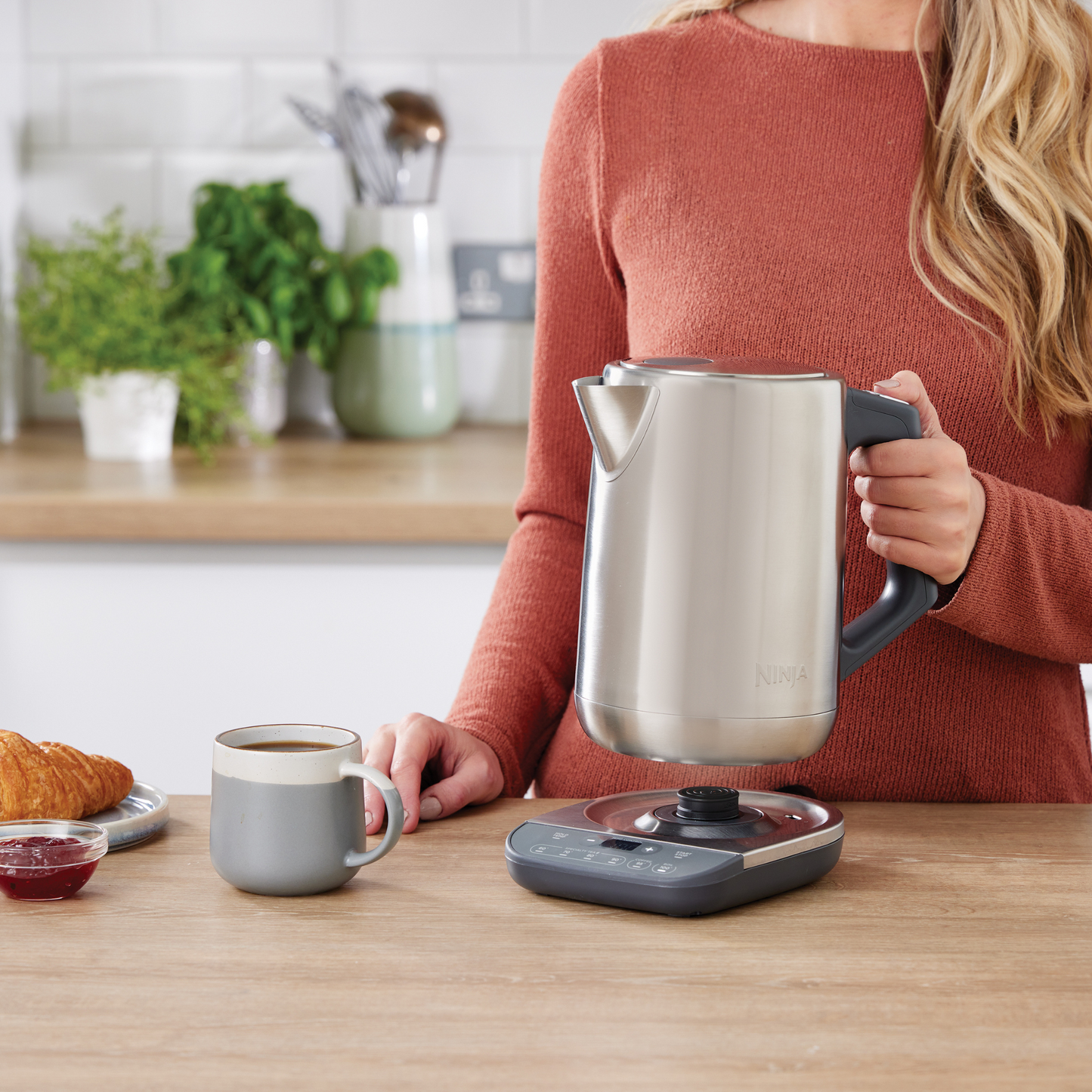 Ninja Stainless Steel Perfect Temperature Kettle, Rapid Boil – KT201UK