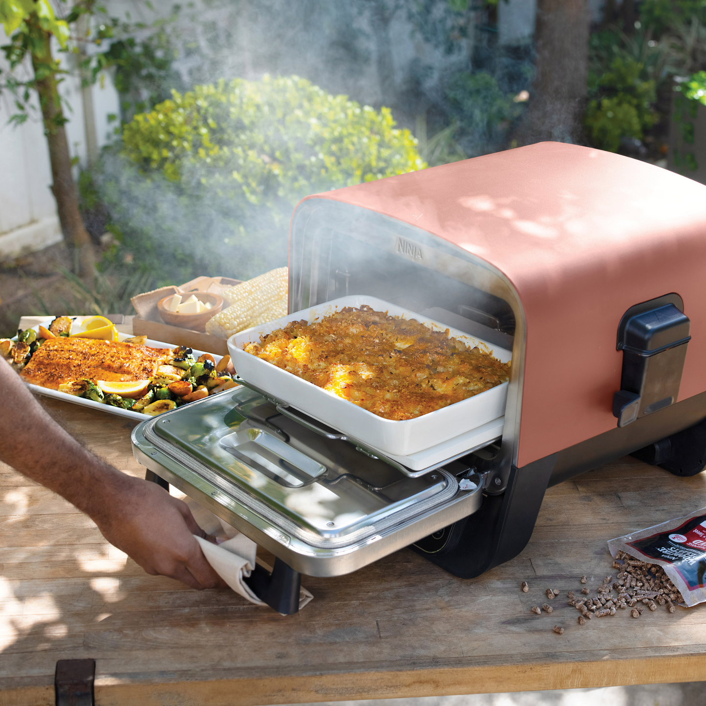 Ninja Woodfire Electric Outdoor Oven, Artisan Pizza Maker and BBQ Smoker OO101UK